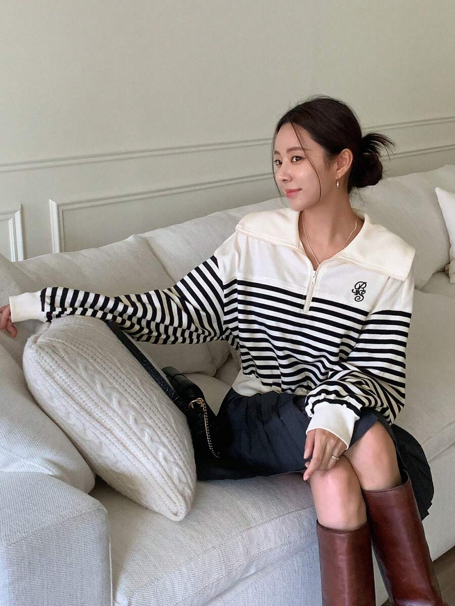 DAZY 條紋印花字母刺繡半拉鏈落肩袖運動衫 - 白色 - 查看 1