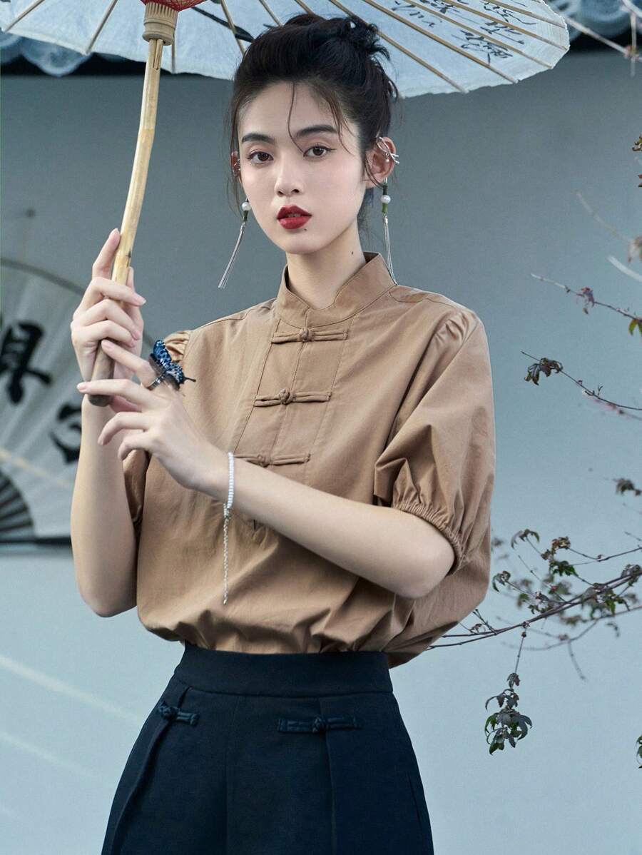 DAZY Chất rắn Nút Ếch Mặt trước Ống tay áo Áo - Màu Khaki - Xem 1