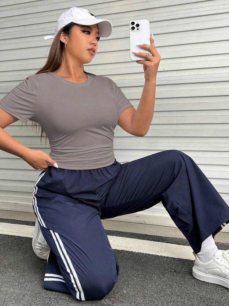 SHEIN EZwear 大碼素色側收褶T恤 - 灰色 - 查看 3