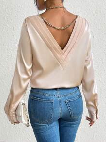 SHEIN Privé 鏈條細節V領襯衫 - 杏色 - 查看 1