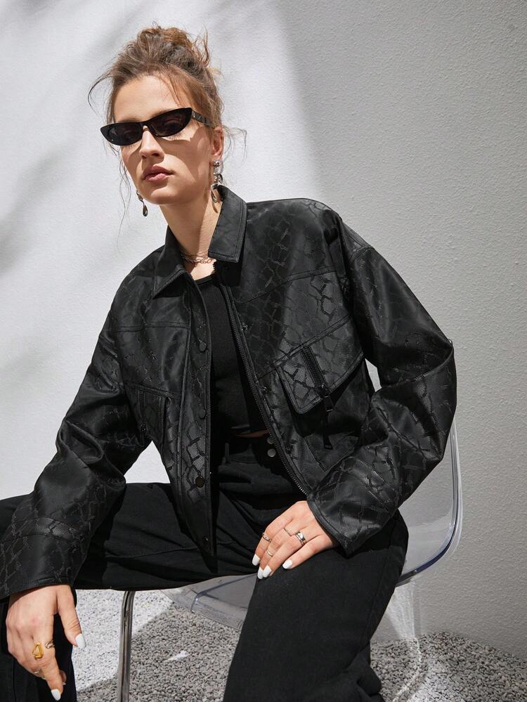 Cazadora con bolsillo con solapa de hombros caídos