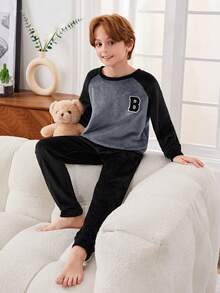 SHEIN بيجامة مكونة من بلوزة سويت شيرت سميكة بألوان متباينة مع بنطلون أحادي اللون للأولاد المراهقين - الأسود - مشاهدة 3