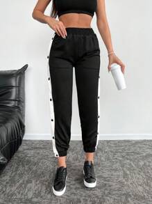 RueChic 95% 纯棉对比色侧缝纽扣细节运动裤 - 黑色 - 查看 1
