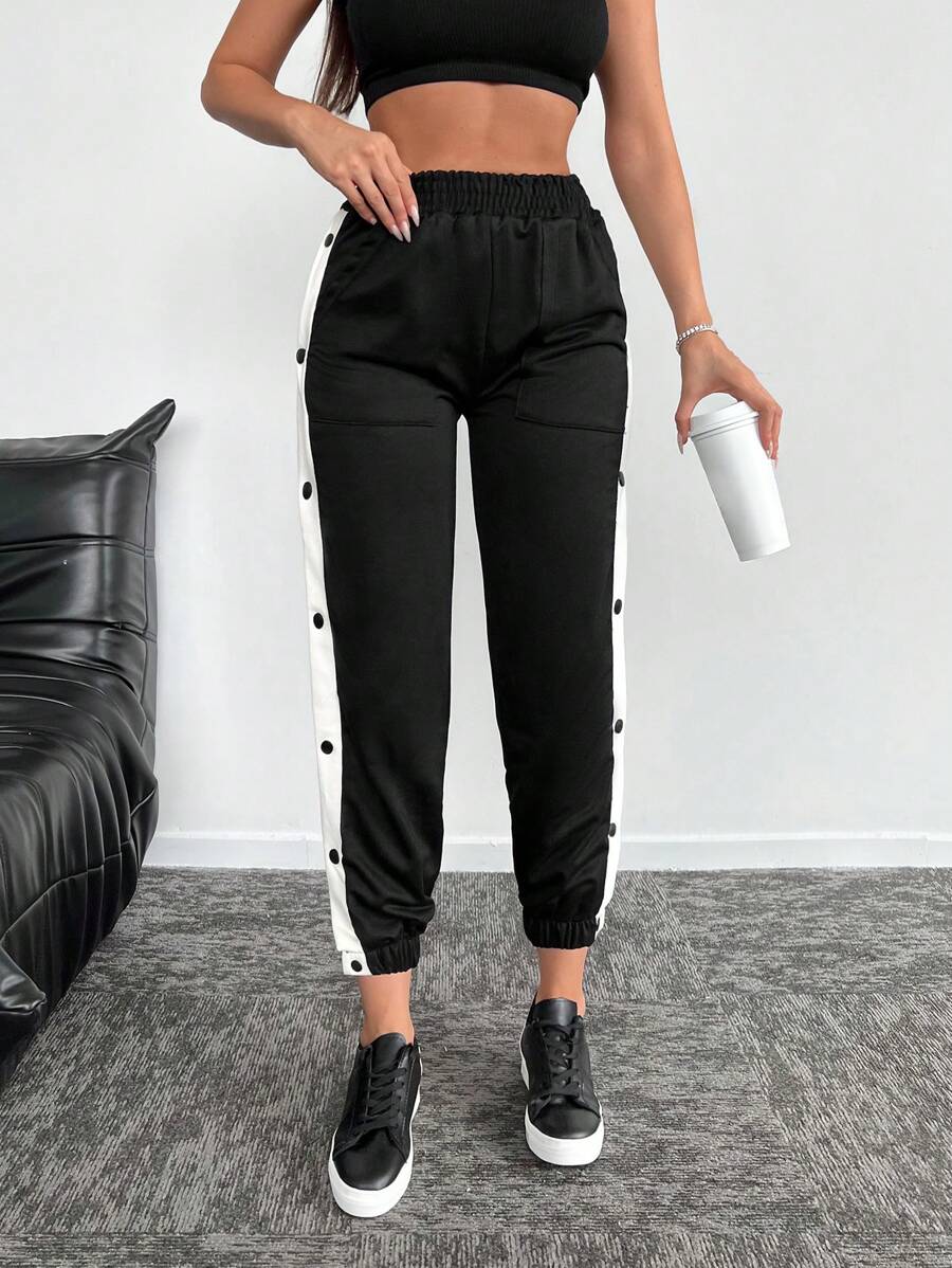 RueChic 95% 纯棉对比色侧缝纽扣细节运动裤 - 黑色 - 查看 1