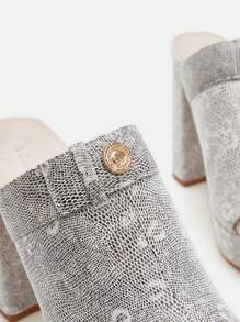 SheIn ICON Của phụ nữ In rắn Thời trang Đồ trang trí khóa Con la Giày cao gót Dép xăng đan - Đen và trắng - Xem 6