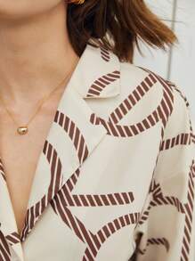 BizChic Áo sơ mi có nút họa tiết chữ cái phía trước - Nhiều màu - Xem 4