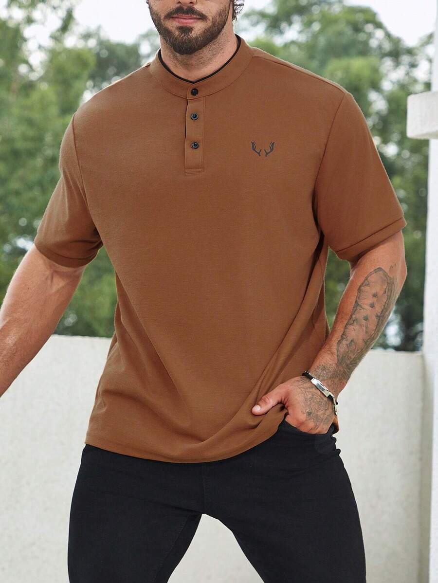 Manfinity Homme 男士大码鹿角刺繡拼接邊POLO衫 - 彩色 - 查看 1