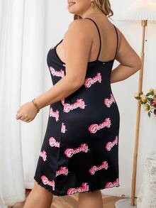 Plus Letter Graphic Rau diếp Viền Cami Váy ngủ - Nhiều màu - Xem 2