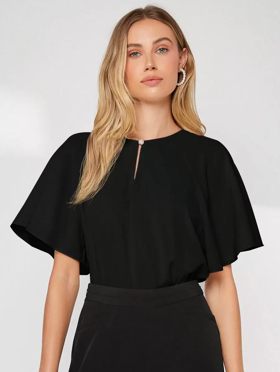 BizChic 女士圆领纽扣装饰镂空蝴蝶袖宽松垂坠衬衫，基础都市通勤风格，简约优雅时尚商务休闲装，适合教师、办公室、婚礼、音乐会等场合。 - 黑色 - 查看 1