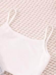 SHEIN Niña preadolescente Top con botones en la parte delantera, pantalones acampanados y top tipo camisola - Gris Claro - Ver 3