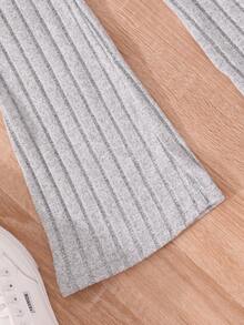 SHEIN Niña preadolescente Top con botones en la parte delantera, pantalones acampanados y top tipo camisola - Gris Claro - Ver 4