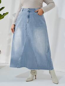 SHEIN Privé 大碼斜口袋毛邊緣牛仔半身裙 - 淺色水洗藍 - 查看 3