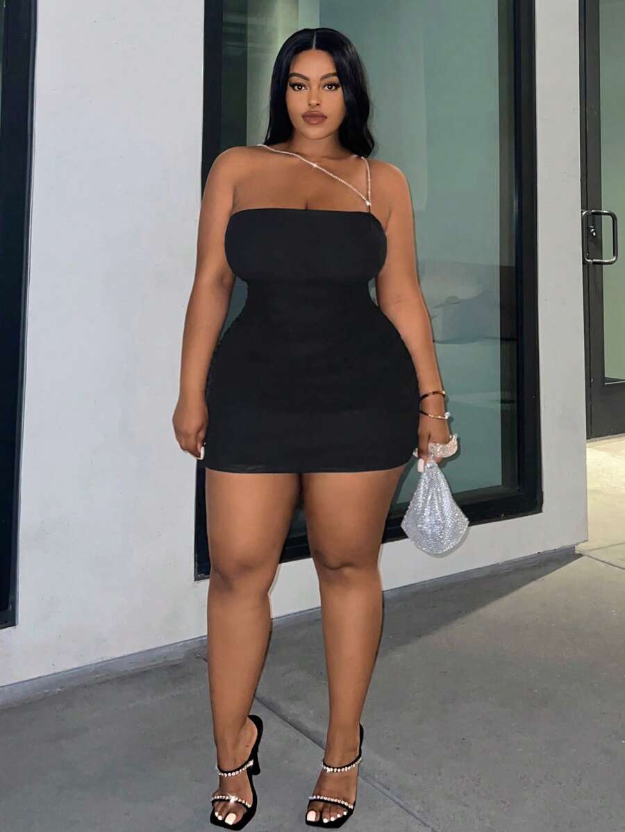 SHEIN Slayr Plus-Size Elegant Party Solid Color Bodycon Chain & Asymmetric Shoulder Strap & Mesh Spliced & Pleated Mini Dress - Black - View 1