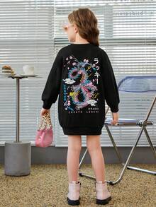 SHEIN 女小童1入組中國龍和字母圖案落肩袖衛衣洋裝 - 黑色 - 查看 6