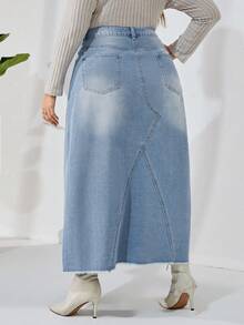 SHEIN Privé 大碼斜口袋毛邊緣牛仔半身裙 - 淺色水洗藍 - 查看 2