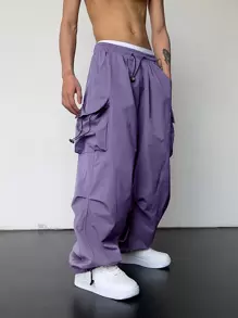 Manfinity Roghcode 男士翻盖口袋侧抽绳腰部超大宽松工装裤，适合秋季 - 紫色 - 查看 3