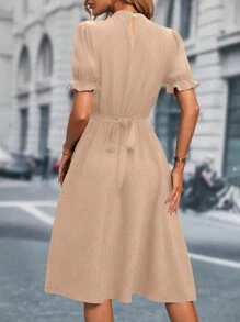 SHEIN Clasi 素色泡泡袖腰帶A字洋裝 - 卡其色 - 查看 2