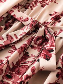 SHEIN Clasi 加大花卉印花灯笼袖荷叶边下摆系带连衣裙长款女装 - 彩色 - 查看 3