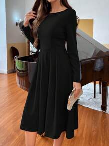 SHEIN LUNE Solid Zip Back Plicated Hem Dress Maxi Women Outfit - Black - View 5