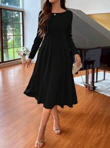 SHEIN LUNE Solid Zip Back Plicated Hem Dress Maxi Women Outfit - Black - View 4