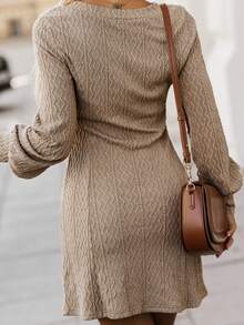 Acelitt 素色V領燈籠袖緊身洋裝 - 米色 - 查看 2