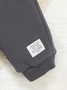 SHEIN 男嬰字母貼布插肩袖飛行員夾克和運動褲不帶T恤 - 深灰色 - 查看 3