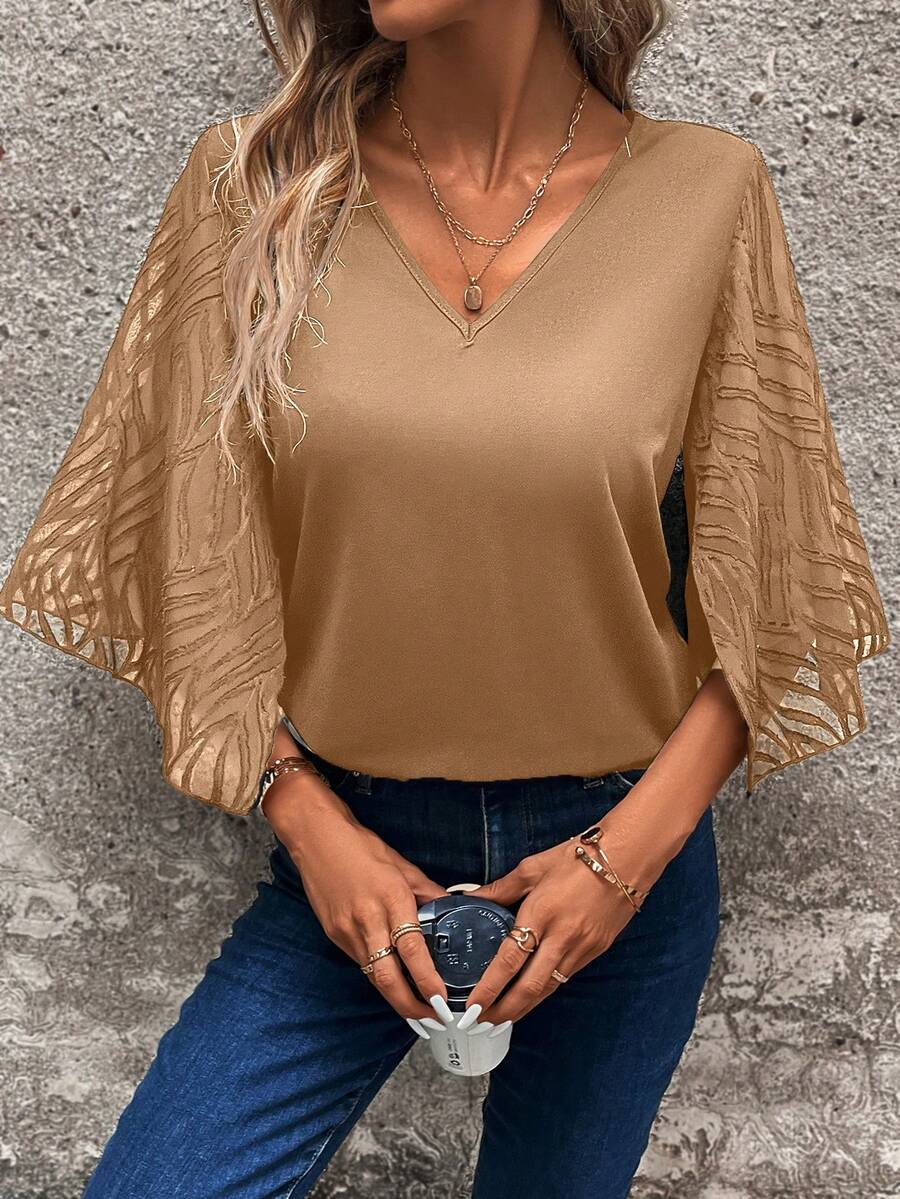 SHEIN Clasi 純色 V 領蝙蝠翼袖T恤 - 卡其色 - 查看 1
