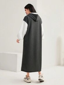 Mulvari 字母圖案袋鼠口袋落肩抽繩連帽洋裝 - 彩色 - 查看 3