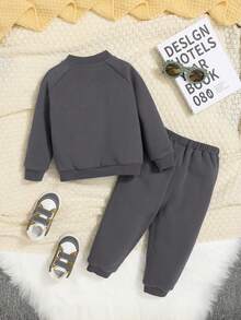 SHEIN 男嬰字母貼布插肩袖飛行員夾克和運動褲不帶T恤 - 深灰色 - 查看 2