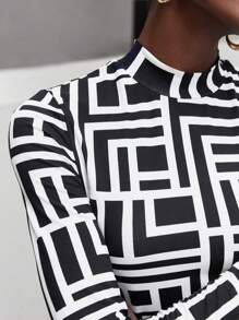 Maija 滿版印花小高領緊身洋裝不附腰帶 - 黑與白 - 查看 6