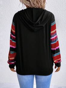 SHEIN LUNE 加大码条纹印花袋鼠口袋抽绳卫衣 - 紅色 - 查看 2