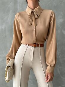 EURMUSE 素色繫帶領燈籠袖襯衫 - 棕色 - 查看 3