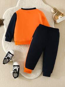 男嬰汽車和字母圖案運動衫和運動褲 - 彩色 - 查看 2