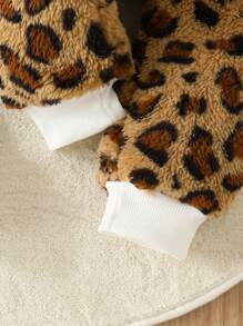 女嬰豹紋蝴蝶結插肩袖運動衫和褲子