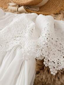 SHEIN LUNE 大碼蕾絲拼接一字肩荷葉邊連衣裙不附腰帶 - 白色 - 查看 4