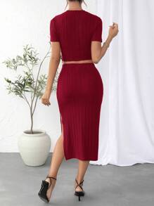 SHEIN Essnce 素色短款T恤&高衩半身裙 - 酒紅色 - 查看 2