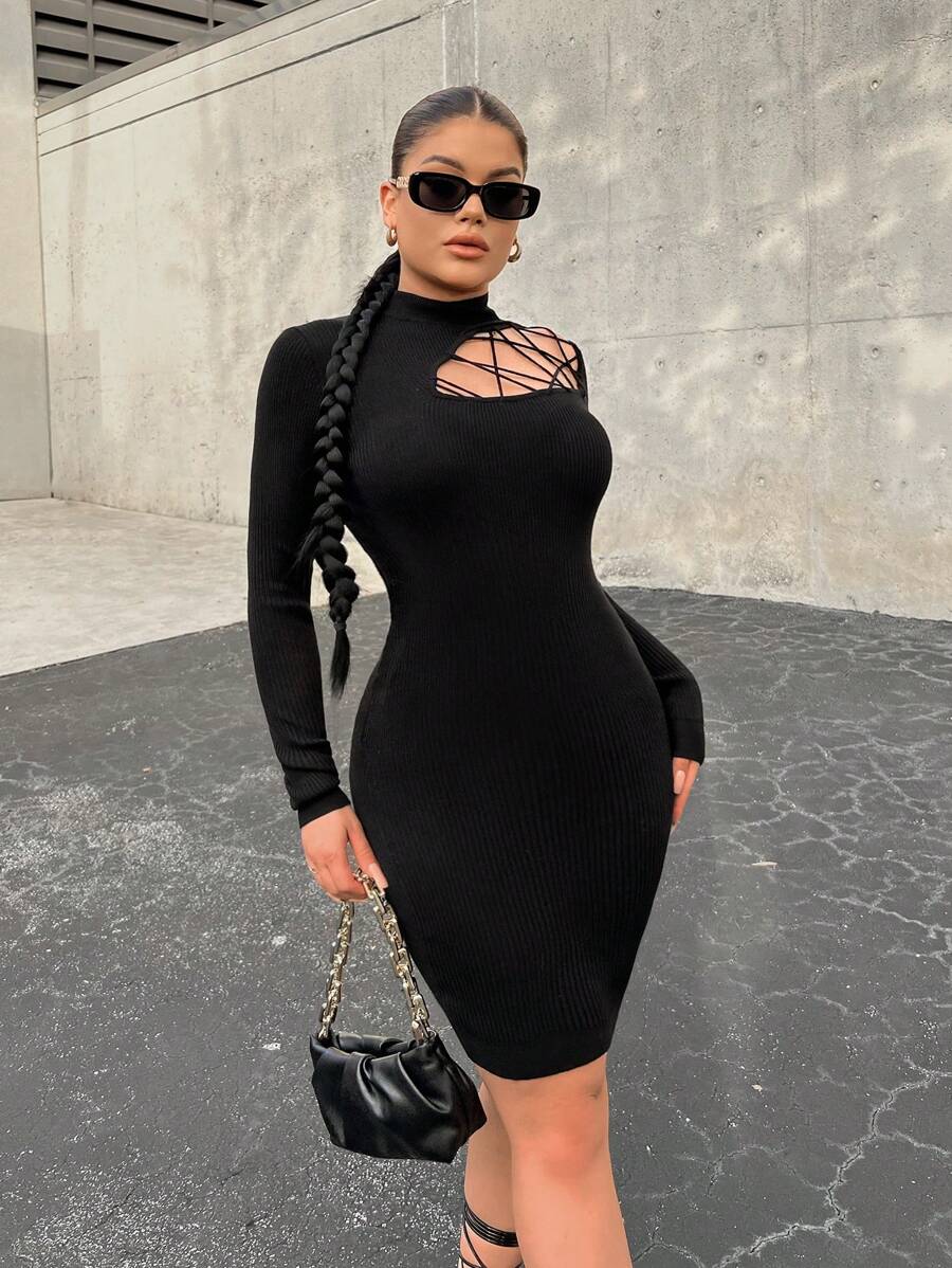 SHEIN SXY 前鏤空小高領緊身毛衣洋裝 - 黑色 - 查看 1