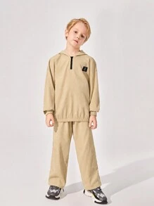 SHEIN 男大童字母補丁細節落肩袖連帽衫和下擺開叉長褲 - 卡其色 - 查看 3