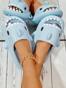 流行鯊魚造型塑料拖鞋，柔軟舒適可內外穿，情侶款可愛俏皮鯊魚拖鞋