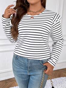 SHEIN Frenchy 大碼條紋印花荷葉邊T恤 - 黑與白 - 查看 2