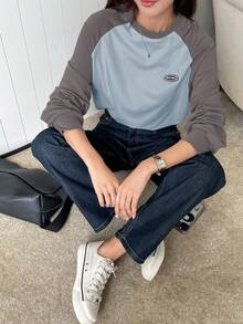 DAZY Letter Patched Colorblock Raglan Sleeve Tee - Multicolor - View 2