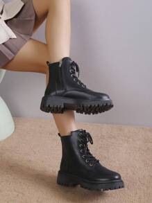 女式時尚大碼厚底繫帶摩托車靴新款韓版舒適軟底中筒靴 - 黑色 - 查看 4