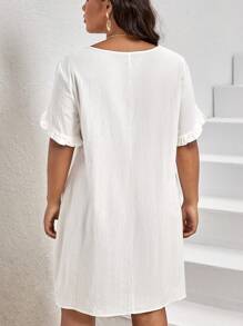 SHEIN LUNE 大碼素色荷葉邊連衣裙 - 白色 - 查看 2