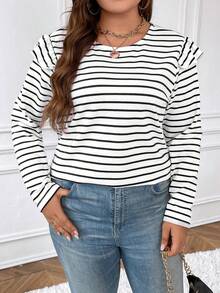 SHEIN Frenchy 大碼條紋印花荷葉邊T恤 - 黑與白 - 查看 5