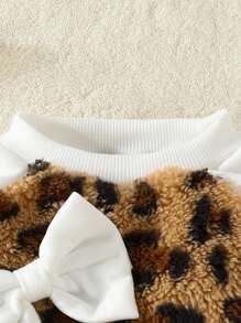 女嬰豹紋蝴蝶結插肩袖運動衫和褲子