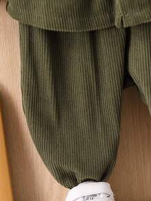 男嬰翻蓋口袋連帽襯衫和褲子不帶T恤