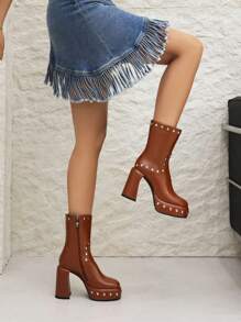 女式朋克鉚釘圓頭厚底高跟靴 - 適合任何場合的時尚宣言 - 棕色 - 查看 3