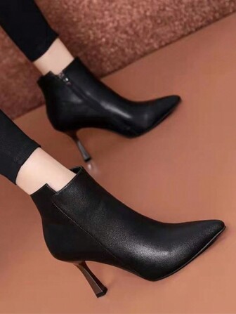 秋冬完美搭配黑色连衣裙，女士优雅高跟鞋，蝴蝶结装饰粉色高跟鞋舞会鞋，女士靴子