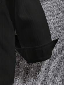 SHEIN 男童休閒黑色細節襯衫，白色鈕扣與口袋設計