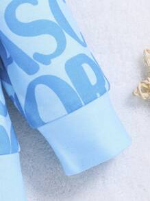 男嬰字母圖案袋鼠口袋連帽衫